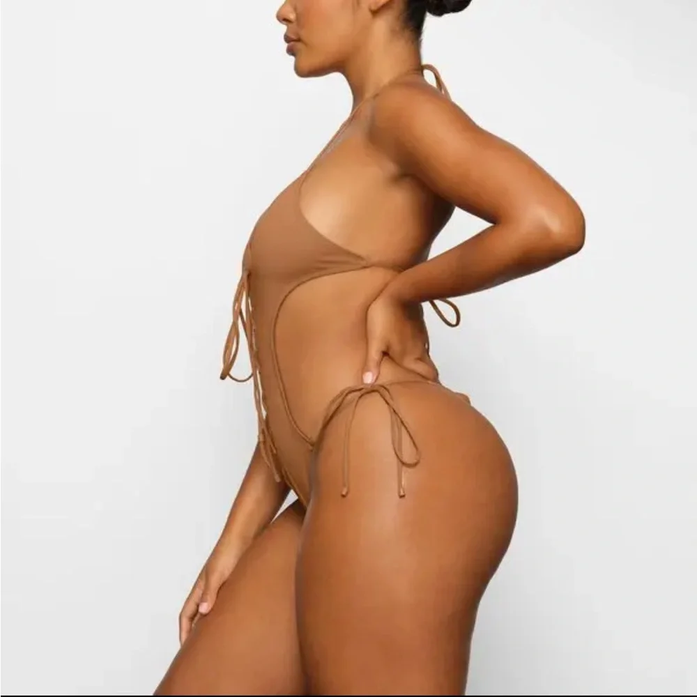 🤎SKIMS SWIM MONOKINI LACE UP SWIMSUIT IN ALMOND 2X